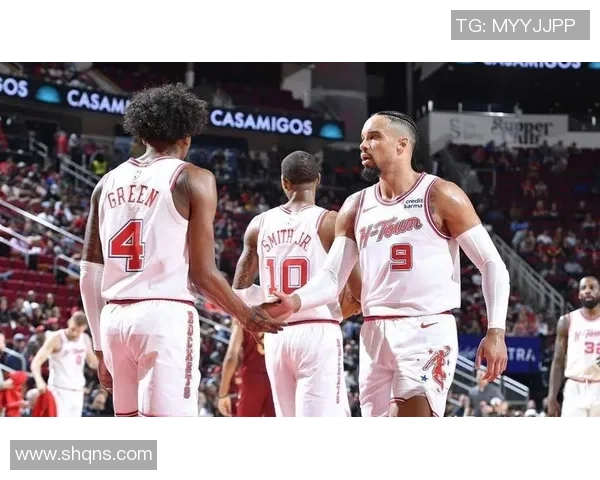 火箭队与开拓者在第三节的激烈对决回顾与精彩瞬间分析